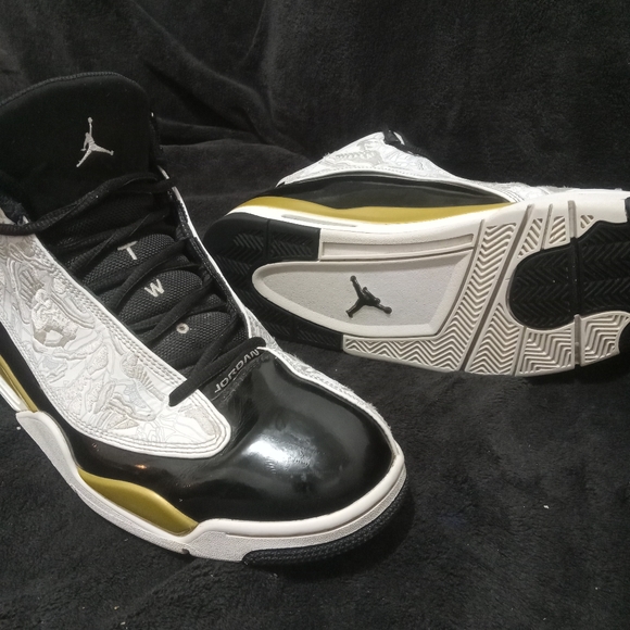 Jordans- sz.11, blk/ Metallic Gold, Wht - Picture 4 of 5